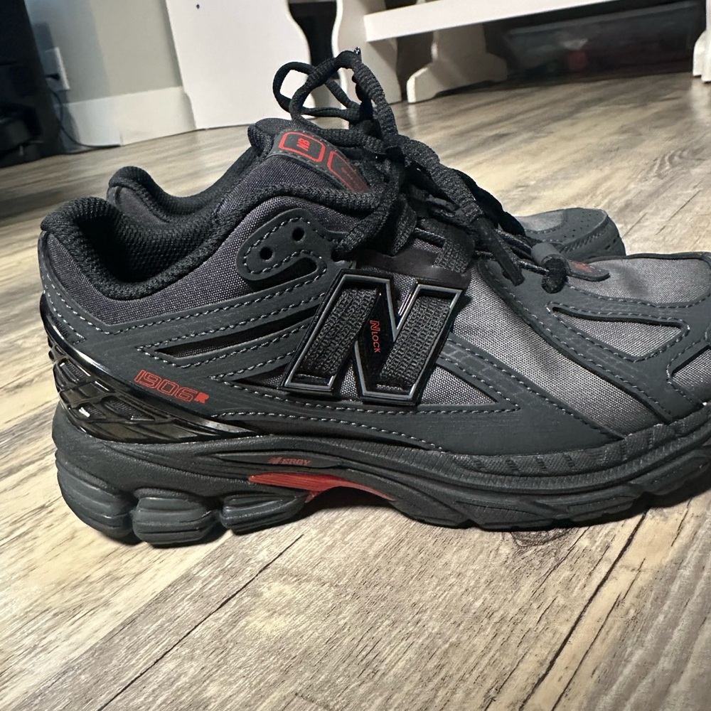 New Balance i906r Sneakers